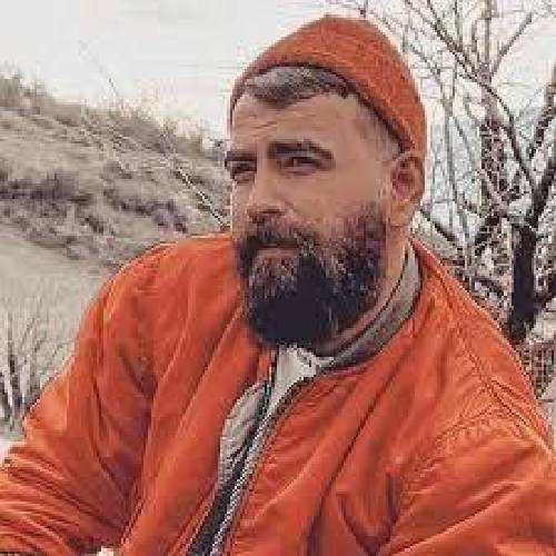 معین زد با تو میشه پروانه شد و به گلا بوسه زد